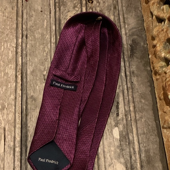 Paul Fredrick 100% silk tie - Picture 4 of 8